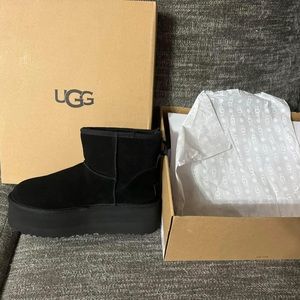i’m selling these uggs